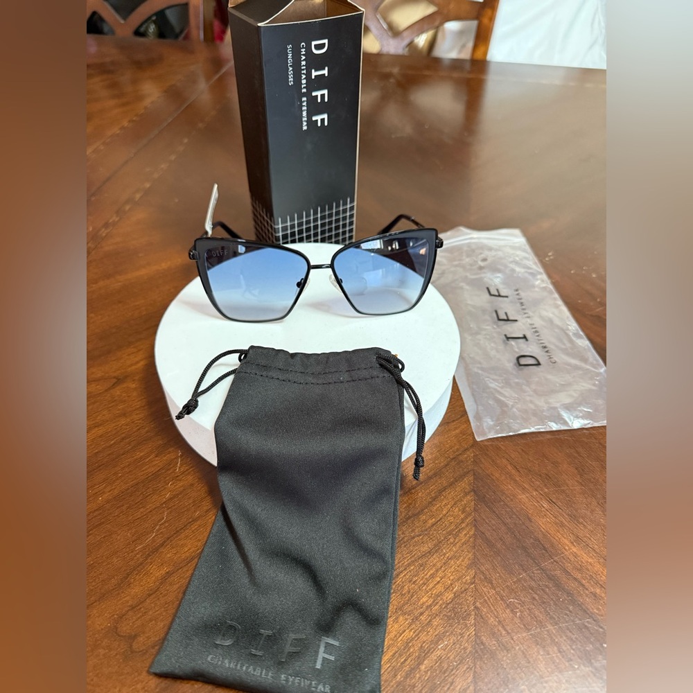 Diff Grace Sunglasses - Picture 5 of 5